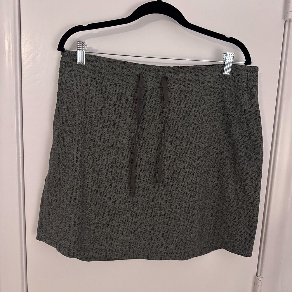 NWT Womens REI Aoraki Travel Skirt Sage Gray Block Print Regular Fit Large